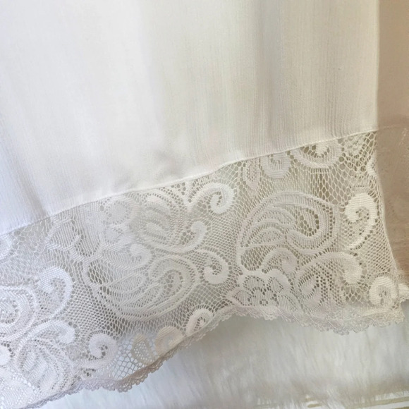 Linea Donatella Classic Linen and Lace Crisp Cover-Up - Picture 7 of 9